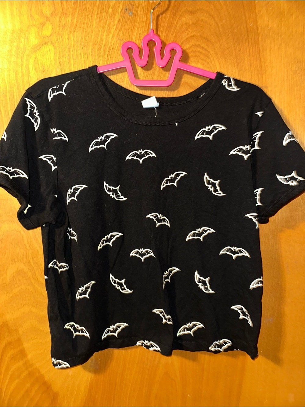 La Luna Glow-in-the-Dark Bat Print Cropped Tee